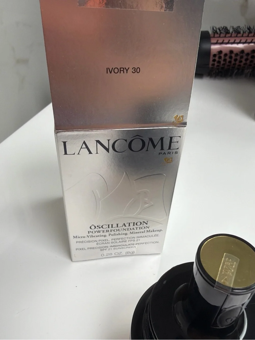 Lancôme Oscillation Powerfoundation in Black and Pearl